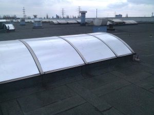 swietlik z folia przeciwsloneczna