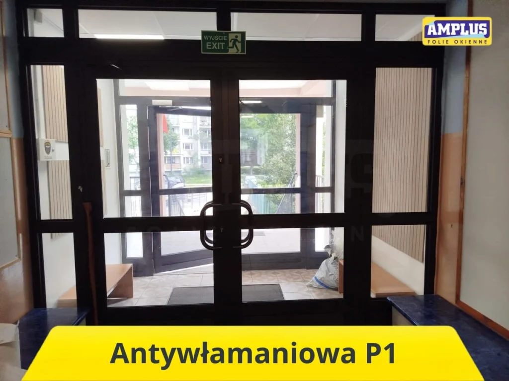 drzwi wejściowe z folią antywłamaniową P1